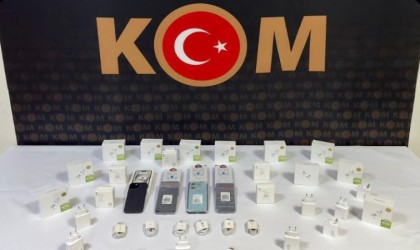 Bingölde kaçak telefonlar ve aksesuarları ele geçirildi