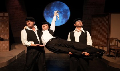 Bir Acayip Resmi Geçit oyunu izleyiciden tam not aldı