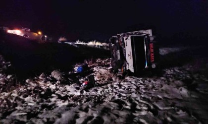 Bitliste kamyonet şarampole yuvarlandı: 1 yaralı