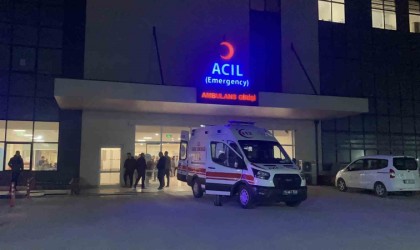 Burdurda bıçaklı kavga: Baba ve oğlu yaralandı