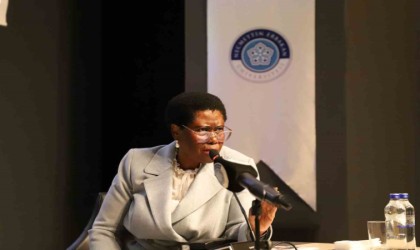 Büyükelçi Letsatsi-Duba, NEÜde “Nelson Mandelanın Barış Mirası ve Güney Afrikanın Filistinde Barış İnşasındaki Rolünü anlattı