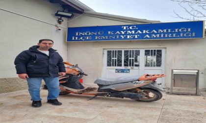 Çalıntı motosiklet bulunup sahibine teslim edildi
