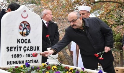 Çanakkale Kahramanı Seyit Onbaşı, mezarı başında anıldı