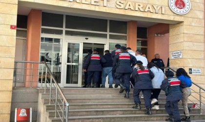 Çanakkalede yaşlı kadını dolandırmaya çalışan 5 şüpheli tutuklandı