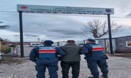 Çeşitli suçlardan aranan 2 şahıs jandarma tarafından yakalandı