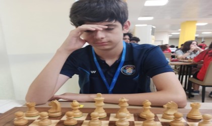 Çeşmenin satrançta parlayan yıldızı Egehan Yıldız