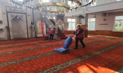 Ceyhanda camilerde kapsamlı temizlik