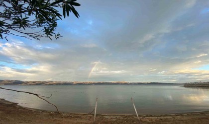 Çift gökkuşağı görsel şölen oluşturdu