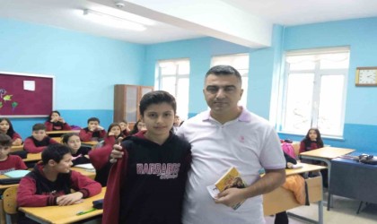 Çocukların arkadaşları için başlattığı ‘askıda tost projesi yürekleri ısıttı