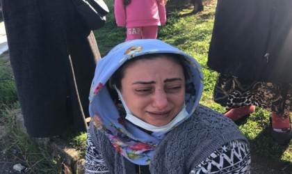 Çukura düşerek ağır yaralanan oğluna hüngür hüngür ağladı