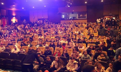 Depremzede çocukların yüzü çocuk oyunu etkinliğiyle güldü