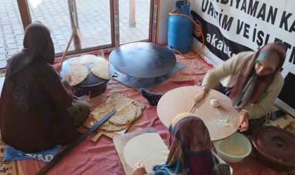 Depremzede kadınlar seranın ardından yöresel çarşıda işletme açtı