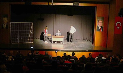 Doktorlar, öğretmenler sahne aldı, çocukları madde bağımlılığına karşı uyardı