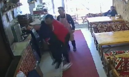 Down sendromlu vatandaşı heimlich manevrası kurtardı: O anlar güvenlik kamerasına yansıdı