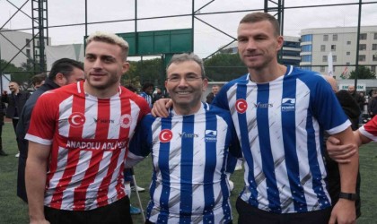 Edin Dzeko ile Barış Alper, Dünya Engelliler Günü için Pendikte sahaya çıktı