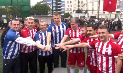 Edin Dzeko ile Barış Alper, Dünya Engelliler Günü için Pendikte sahaya çıktı