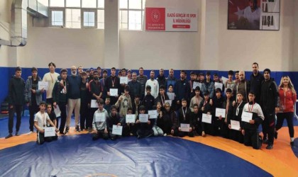 Elazığda basketbol ve güreş müsabakaları tamamlandı