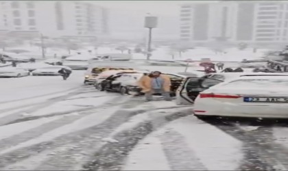 Elazığda kar yağışı sonrası zincirleme kaza: 10 araç birbirine girdi