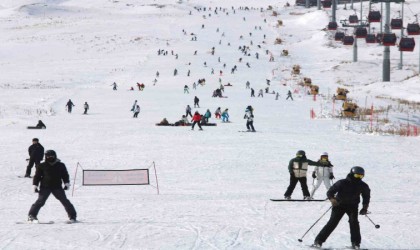 Erciyese hafta sonu ziyaretçi akını