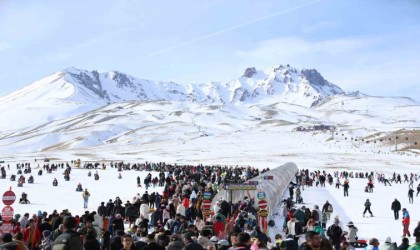 Erciyesi 2 haftada 200 bin kişi ziyaret etti