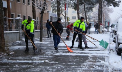 Erzincan şehir merkezinde karla mücadele devam ediyor