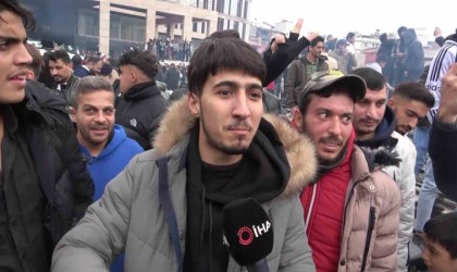 Esad ülkeyi terk etti Adanadaki Suriyeliler kutlama yaptı