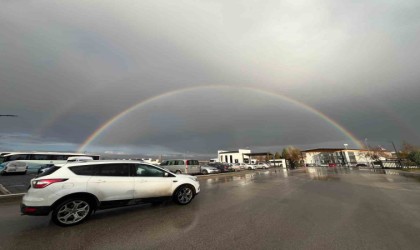 Eskişehirde yağmur sonrası ortaya çıkan rengarenk gökkuşağı manzarası