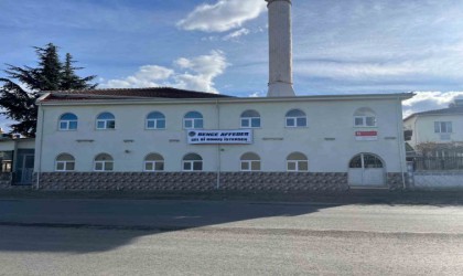 Eskişehirdeki Yavuz Camiinin duvarına “Bence affeder, gel konuş istersen” pankartı asıldı