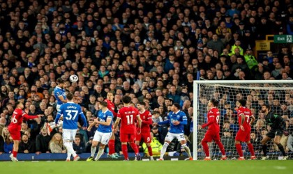 Everton - Liverpool derbisi ertelendi