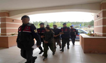 Evlerini kenevir serasına çevirdiler, kendilerini hastalığıma iyi geliyordu diyerek savundular