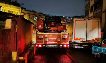 Eyüpsultanda gecekonduda korkutan yangın