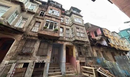 Fatihte çöken binanın Athena Gökhanın kardeşi Hakan Özoğuza ait olduğu iddiası