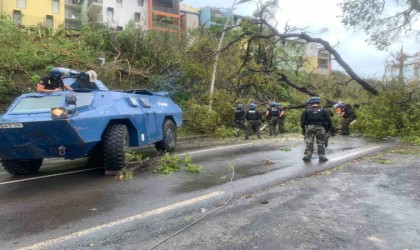 Fransanın denizaşırı toprağı Mayotteyi Chido Kasırgası vurdu: 14 ölü
