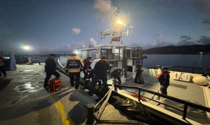 Gökçeadada rahatsızlanan vatandaşın tıbbi tahliyesi Sahil Güvenlik ekiplerince gerçekleştirildi