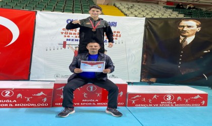 Halterde Enes Efe Aydın Türkiye 3. oldu