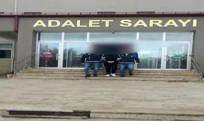 İki göçmen kaçakçısı tutuklandı