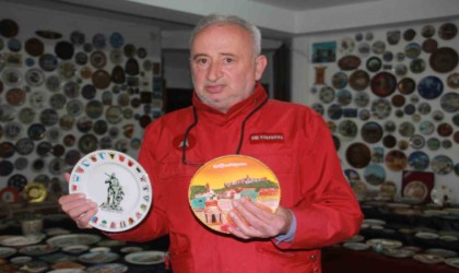 İnşaat mühendisi, 20 yılda farklı ülkelerden aldığı bin tabakla koleksiyon oluşturdu