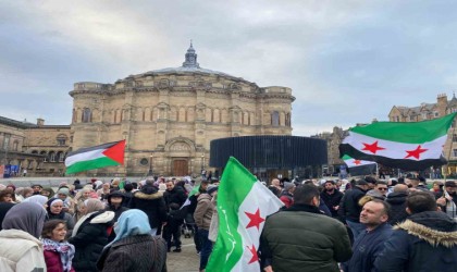 İskoçyada Suriyeliler Esad rejiminin devrilmesini kutladı