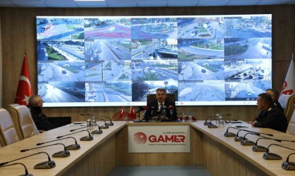 İzmir Valisi Elban: “Yeni yıl için 15 bin 124 personelimiz sabaha kadar görev yapacak”