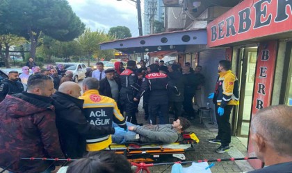 İzmirde berbere silahlı saldırı: 4 yerinden vurup kaçtı