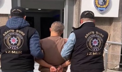 İzmirde kadını silahla ağır yaralayan zanlı polise çatıdan da ateş açtı
