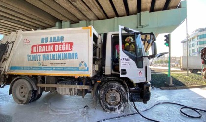 İzmit Belediyesinin çöp kamyonunda yangın çıktı