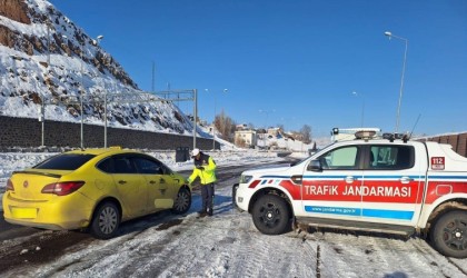 Jandarma Erzurumda 33 bin 50 aracı kontrol etti