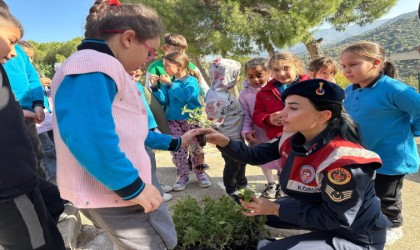 Jandarma, öğrencilere doğa sevgisini aşıladı