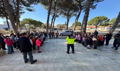 Jandarma öğrencileri bilgilendirdi