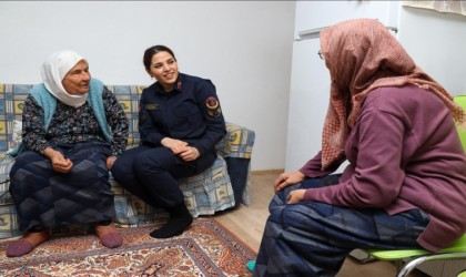Jandarmadan Mihalıççıktaki yaşlı vatandaşlara ziyaret
