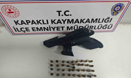 Kapaklıda polis ekipleri ruhsatsız tabanca ele geçirdi