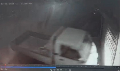 Karı - koca kavgasına aileler dahil oldu, bir adam kamyonet ile kalabalığa daldı