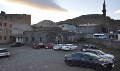 Karsta tarihi hamamın hali içler acısı