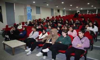 Kartal Belediyesinden lise öğrencilerine ilk yardım eğitimi
